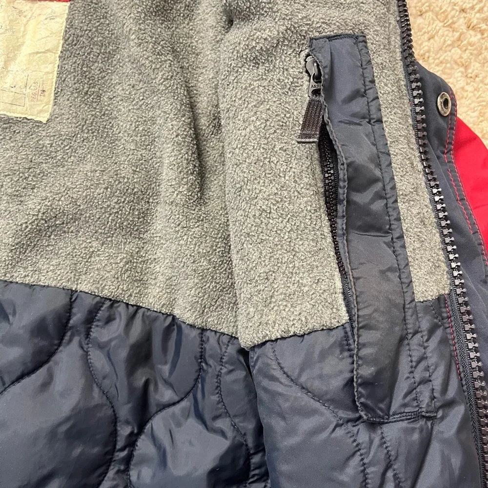 Abercrombie & Fitch {abercrombie fitch}